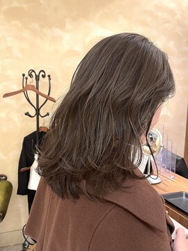 ビュートリアム265(BEAUTRIUM 265) オリーブグレージュ セミロング 顔まわりレイヤー おくれ毛 韓国