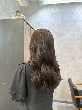 コンフィー(comfy) 〆透明感たっぷりグレージュカラー