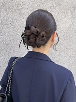 マノハル(MANOHARU)&nbsp;黒髪タイトアレンジ　シニヨンアレンジ