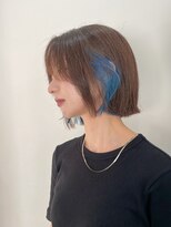 サクラ オモテサンドウ(SAKURA) 切りっぱなしボブ×インナーカラーブルー