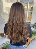 ハイトーン巻き髪ロング