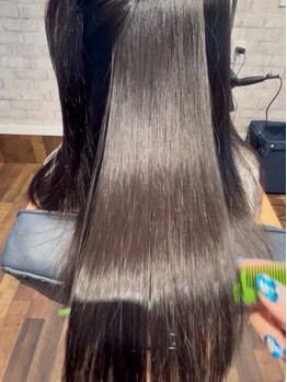 イヴデイジー(Eve Daisy)の写真/広がりを抑えて、まとまりのある髪へ。Eve Daisyでサラサラヘアを手に入れてみませんか?