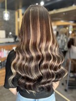 ラピス 横浜(Lapis)&nbsp;ダークブラウンハイライトブリーチカラー髪質改善シールエクステ