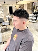 ピンパーマスキンフェードカットバーバーヘアスリックバック