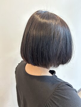 スタジオ アルファプラス 日暮里店(studio α+) ステップボーンカットカットボブショートハイライト白髪ぼかし