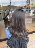 深めグレージュ
