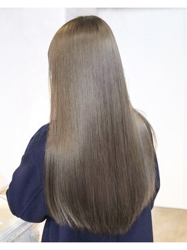 アリー 原宿 表参道(ALLY) ALLY濱田 艶と透明感が際立つシアーグレージュカラー