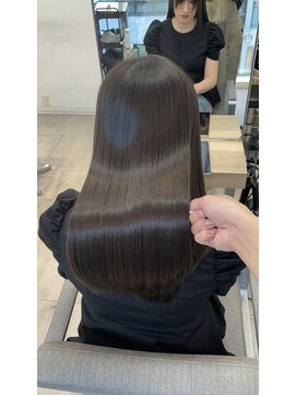 エラ(Ella) 髪質改善カラーで叶う艶ストレート