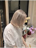 ホワイトブロンド　パールベージュ　ミルクティーカラー　ボブ
