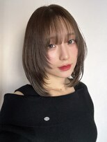 サムシング(Something.)&nbsp;レイヤーカット_ミディアム_グレージュ