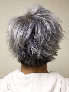 ラックスビー オオサカ  梅田茶屋町店(LUXBE OSAKA) byAKI 【梅田茶屋町店】