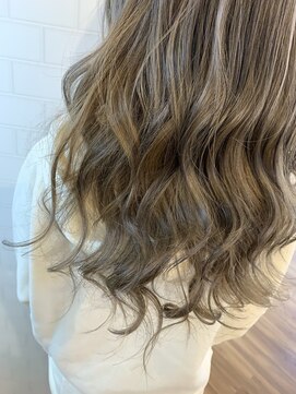 バーチ ウシワカマル(BIRCH ushiwakamaru) ハイライトいっぱいのプラチナアッシュ♪