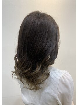 イーチ ディー ヘアーアンドトータルビューティー(each dee hair&total beauty) 【井出 朱音】ベージュグラデーション