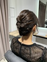 アリーズ シブヤ(ALLYS shibuya)&nbsp;ミディアムヘアの低めアップスタイル