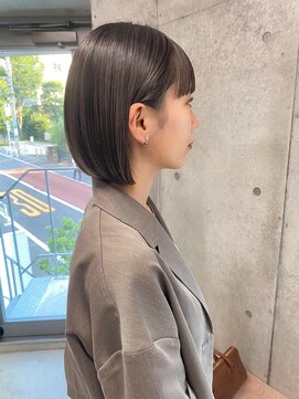 エウペ 渋谷(WEUPE) 斜めバング/グレージュカラー/デザインカラー/シルキーベージュ