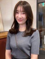 アトリエ(atelier.)&nbsp;シースルーバング　顔周りレイヤー　くびれヘア　外ハネ　韓国風