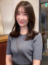 アトリエ(atelier.) シースルーバング　顔周りレイヤー　くびれヘア　外ハネ　韓国風