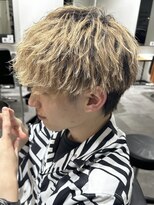 ヒュイル バイ ニアウ(Hwyl by Niau) メンズマッシュパーマツイストスパイラルパーマ刈り上げ