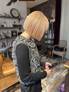 トレンチ(TRENCH) ミニボブ ボブ カット ケアブリーチ トリートメント