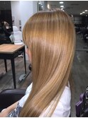 美髪ストレートロング　ミルクティーカラー