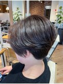 時間のない朝に簡単スタイリングの大人ショートスタイル
