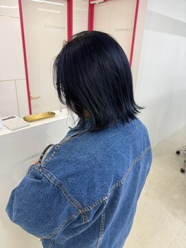 ジーナ 札幌(Zina) 髪質改善＊ダークネイビーブルー＊切りっぱなしボブ外ハネ＊美髪