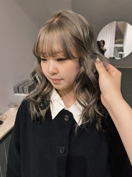 オリーブグレージュ