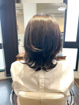 アトリエアルシュ(atelier ARCHE) ひし形ウルフレイヤー,外ハネミディアム,