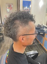 バーバータツコ(BARBER TATSUKO) 知的に見えるんじゃね？スタイル