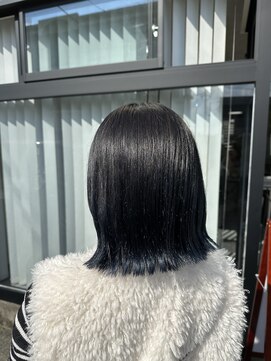 ホワイトストーン WHITE STONE 熊本グラデーションカラーブルーブラックボブ20代ヘアスタイル
