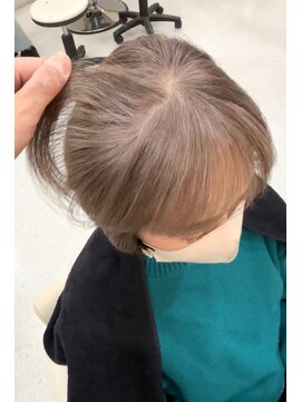 リップス デリコ(LIPS derico) 【白髪ぼかしハイライト】　 施術前の写真は右にスワイプ