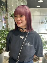 ヘアーアンドメイク ビス(HAIR&MAKE bis)&nbsp;ピンク×レッドのルーツカラー【立川/沙久楽】