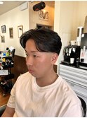 センターパートスタイル テーパーフェード