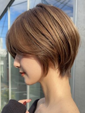 ソワネ 表参道(soigne) 大人ショートボブ白髪ぼかしハイライト顔周りレイヤー丸みボブ