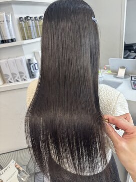 ペレ 栄 アネックス(PELE栄ANNEX) 韓国 くびれロング レイヤー ワンホンヘア 小顔前髪