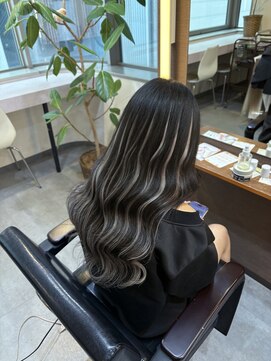 アール バイ ニーナ(R by NINA) シルバーグラデーション×ゆるウェーブ