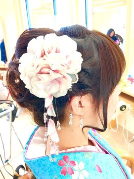 シュプール(Shupool) キュートな アップスタイル (サロンスタイル)