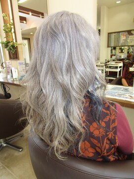 コアフィールフィス(COIFFURE fils) 【見附・今町】ハイトーンカラー×インナーカラーブルー