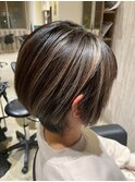 大人かわいいハイライトショートボブハイトーンゴールド毛束感