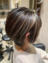 ヘアサロン フラット(hair salon flat) 大人かわいいハイライトショートボブハイトーンゴールド毛束感