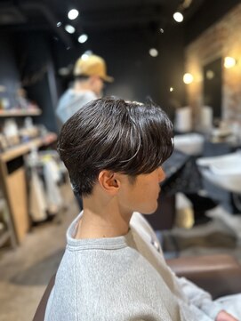 メンズサロン DATE 万博公園店 センターパート×ニュアンスパーマ