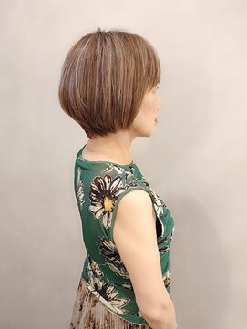 ラトリエコンタン(L´atelier Content) 30代・40代・50代におすすめ 前下がりくびれショート