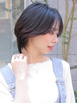 イル 大阪淀屋橋(i'll) ウルフショートレイヤースタイル前髪シースルーバング