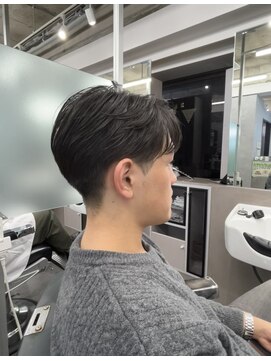 クロム トウキョウ ザ バーバーアルト 神保町店(CHROM TOKYO the Barber ALT) 毛流れセンターパート