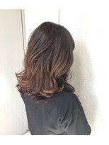 ヘアースパ カラマ(hair spa kalama)&nbsp;軽くて柔らかい外ハネスタイル  グラデーションカラー