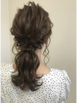 オウルヘアー(Owl hair) ローポニーアレンジ