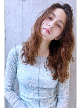 バロンフェム(baLon.fem) ほつれるような柔らかさとコンパクトさのウェーブカール