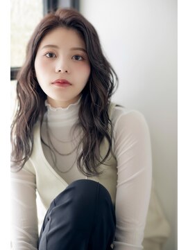 ローラント(Laurent) 透明感のあるオリーブグレージュ 新宿御苑