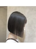 切りっぱなし前下がりボブ