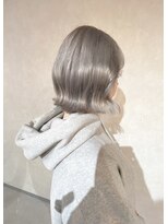 アイ(_i)&nbsp;【CYAN】#10代#20代#シルバー#外ハネボブ#ブリーチ#髪質改善